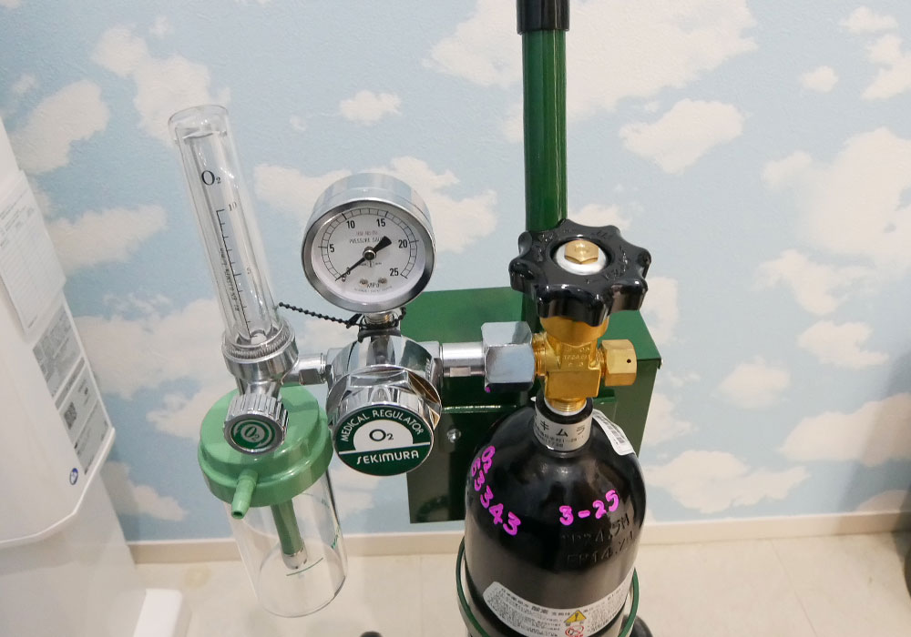 酸素ボンベ